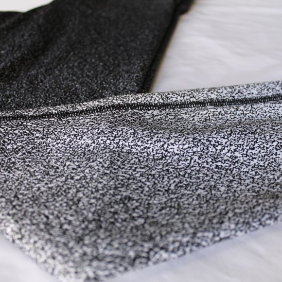 GapFit Black and White Leggings (LAST CHANCE!!) - Picture 2 of 4